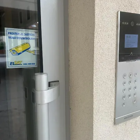 Sutjeska-centar Apartment *